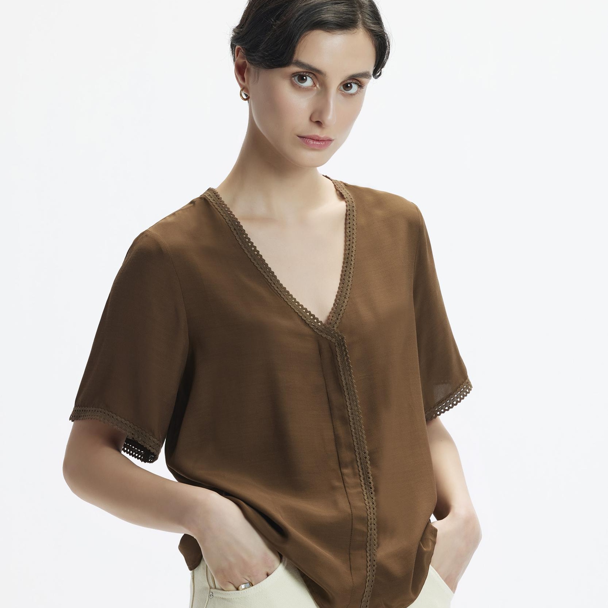 YARGICI Kısa Kol V Yaka Biye Detaylı Gömlek