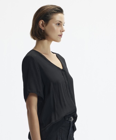  YARGICI Kısa Kol V Yaka Biye Detaylı Gömlek