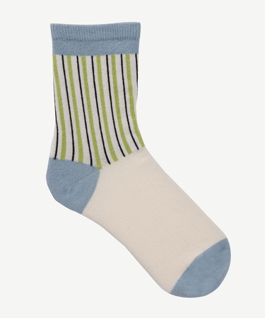  YARGICI Dikey Çizgi Detaylı Çorap