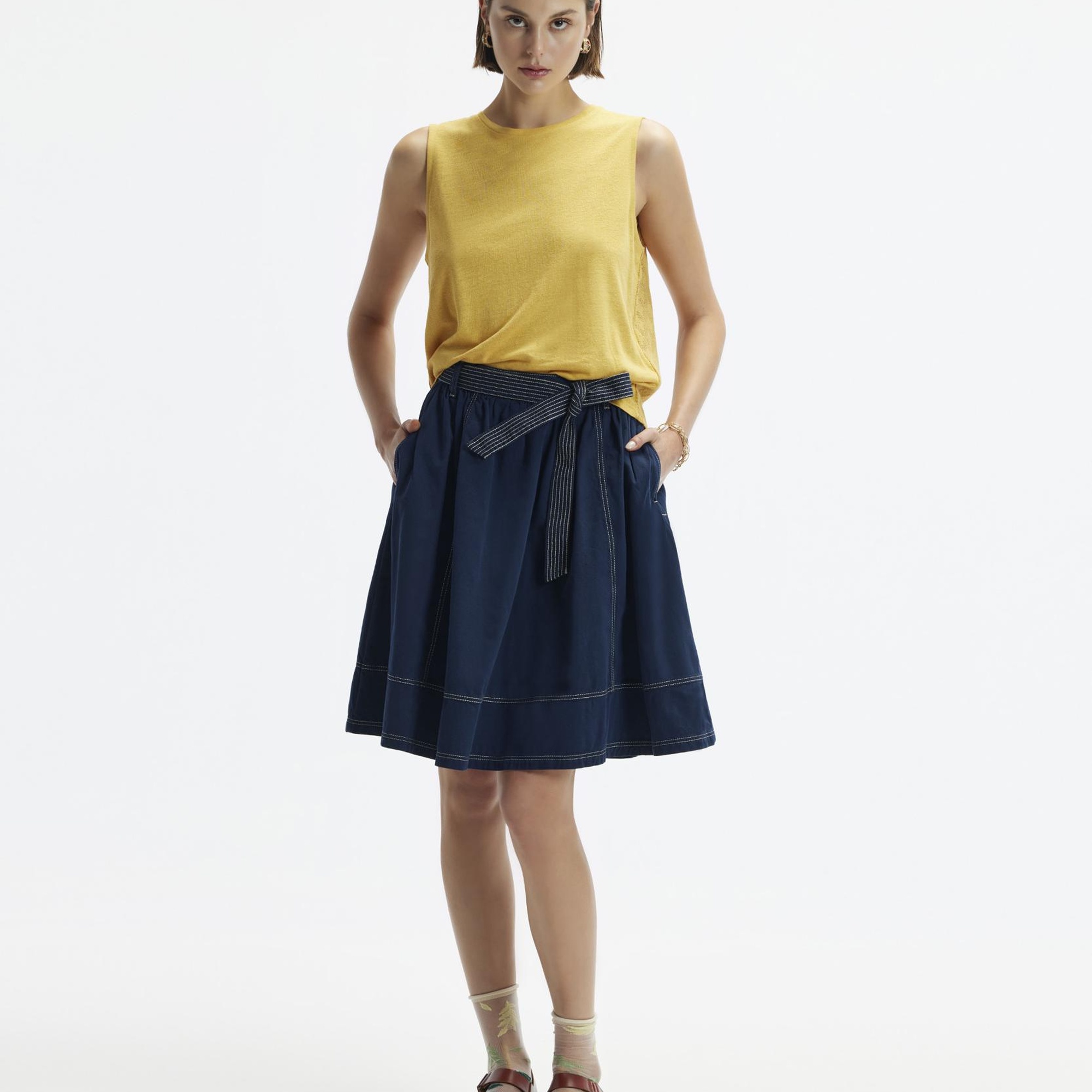 YARGICI Kolsuz Sırt Detaylı T-Shirt