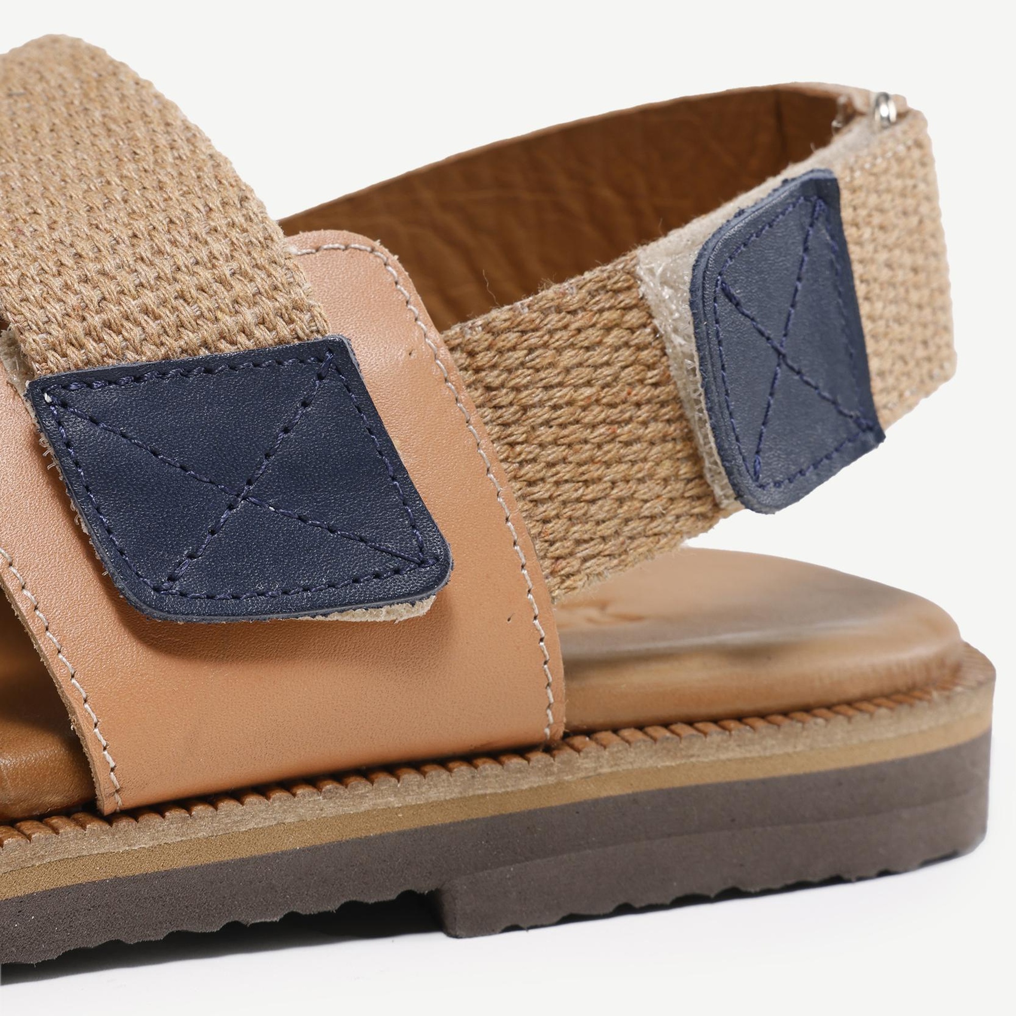 YARGICI Çapraz Deri Sandalet