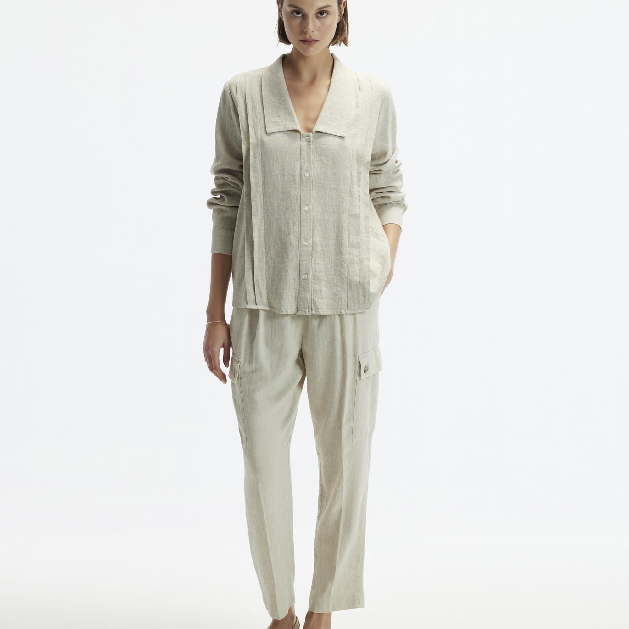 Geniş Yaka Uzun Kollu Gömlek