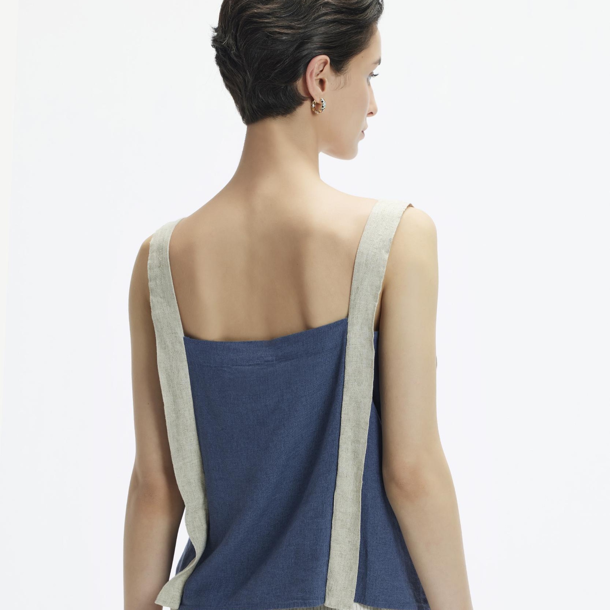 YARGICI Kontrast Askılı Kare Yaka Bluz