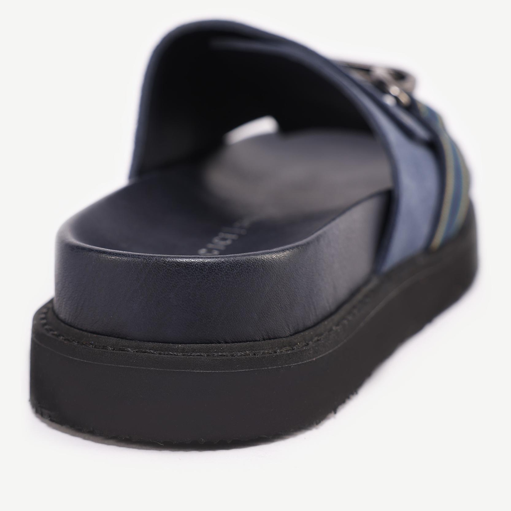 YARGICI Aksesuar Detaylı Yumuşak Deri Terlik