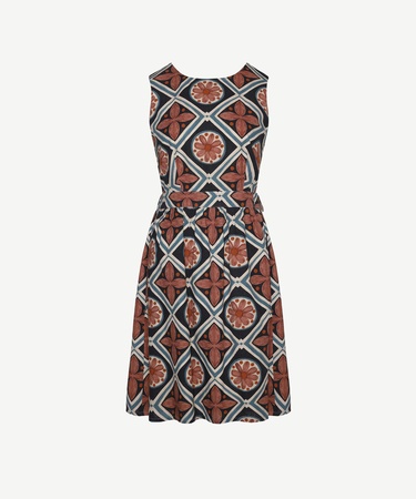  YARGICI Kolsuz Bisiklet Yaka Sırt Dekolteli Kısa Elbise