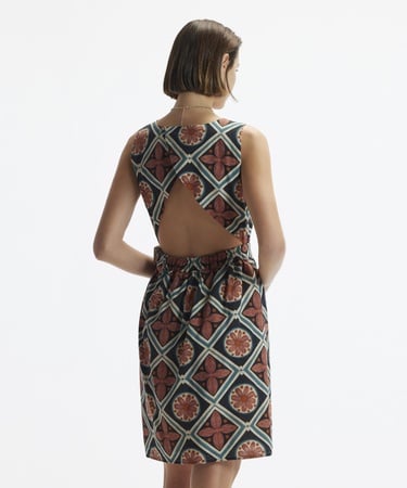  YARGICI Kolsuz Bisiklet Yaka Sırt Dekolteli Kısa Elbise