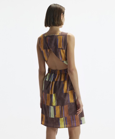  YARGICI Kolsuz Bisiklet Yaka Sırtı Pencere Detaylı Beli Kemerli Elbise