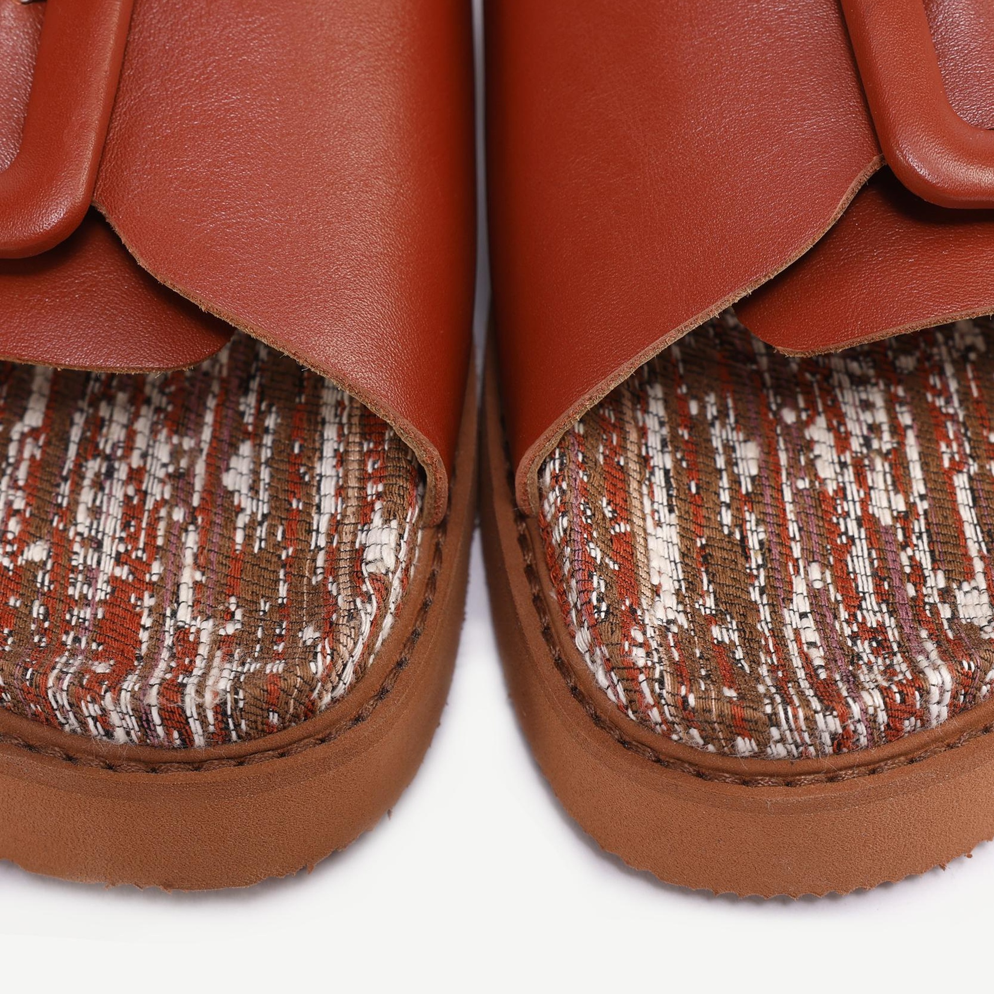 YARGICI Deri Toka Detaylı Kumaş Terlik