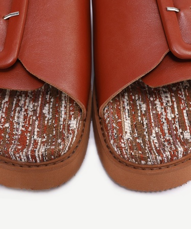  YARGICI Deri Toka Detaylı Kumaş Terlik