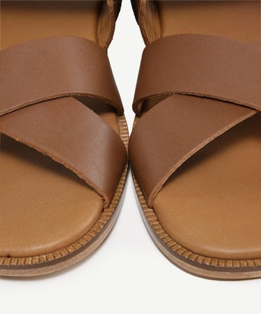  YARGICI Çapraz Deri Sandalet