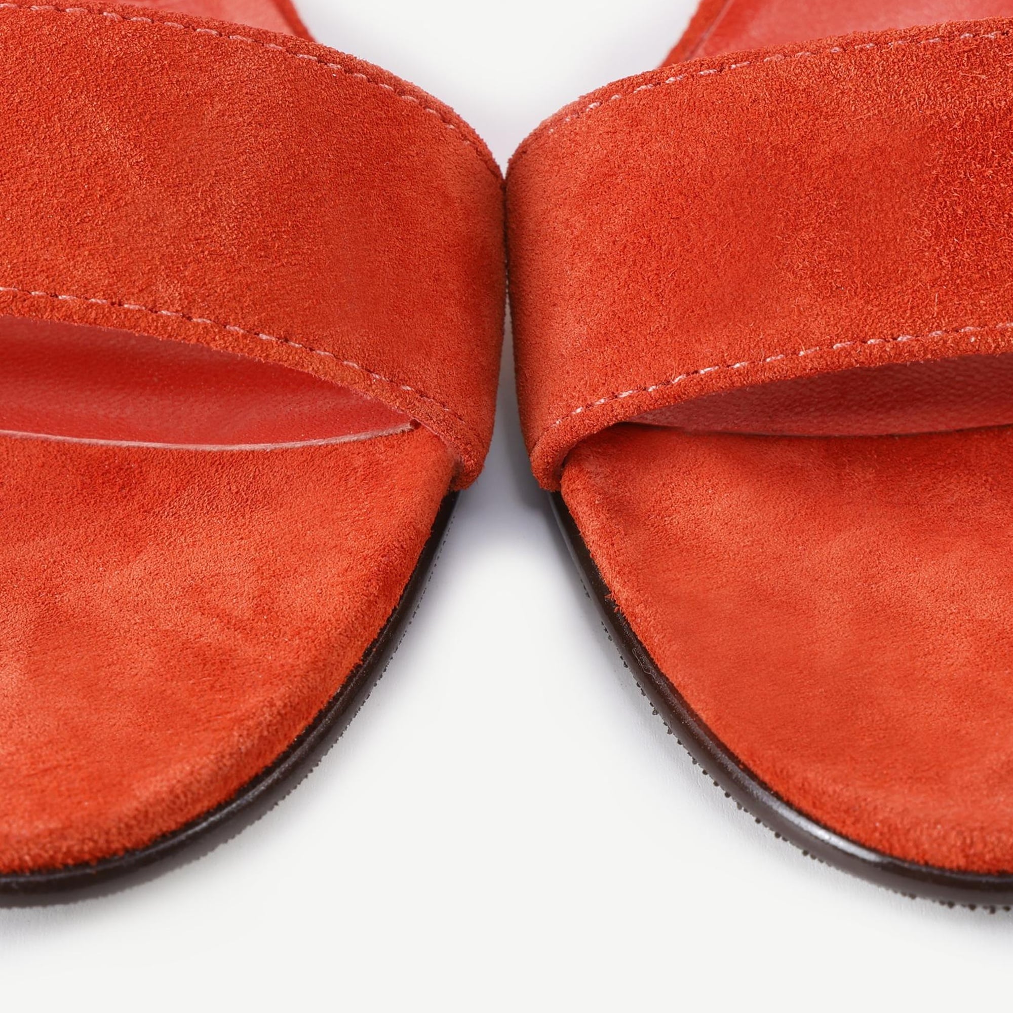 YARGICI Fiyonk Detaylı Deri Topuklu Ayakkabı