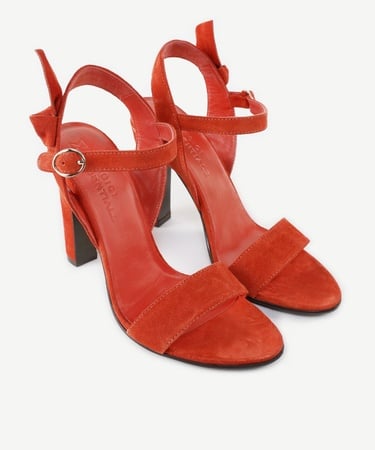  YARGICI Fiyonk Detaylı Deri Topuklu Ayakkabı