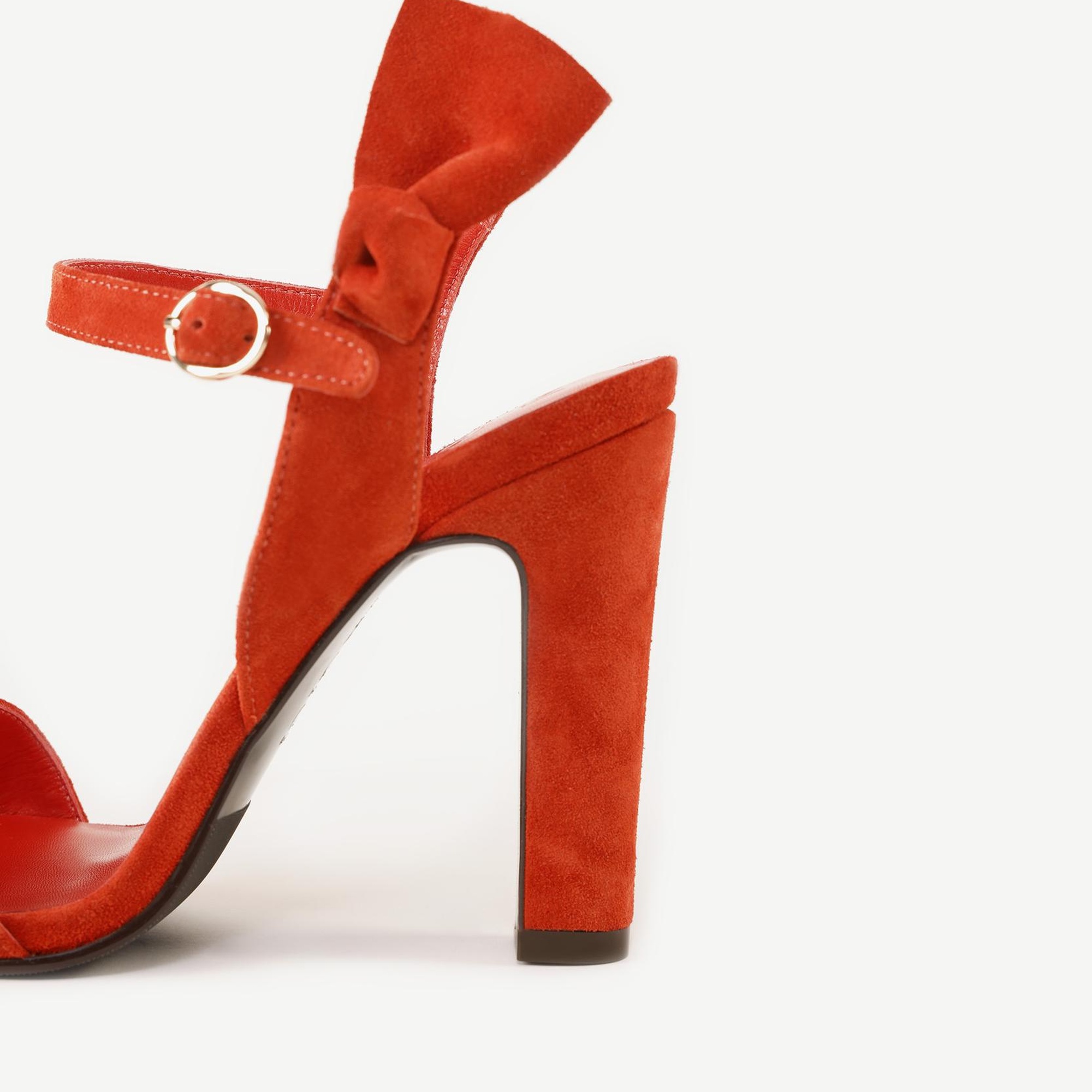 YARGICI Fiyonk Detaylı Deri Topuklu Ayakkabı