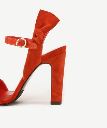  YARGICI Fiyonk Detaylı Deri Topuklu Ayakkabı