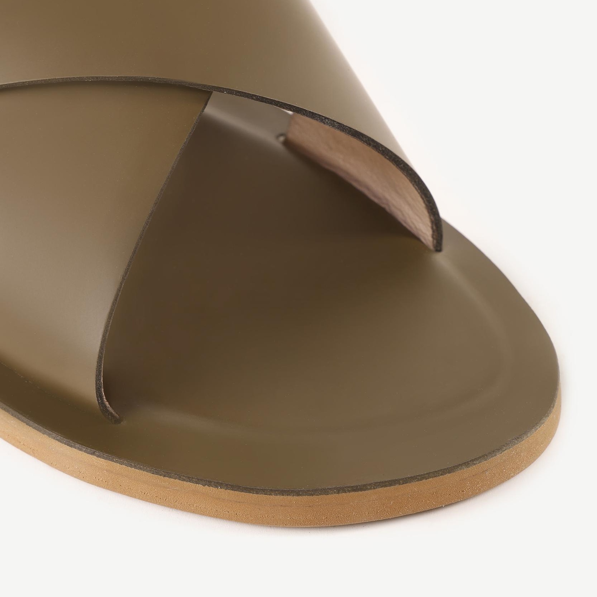 YARGICI Çapraz Bantlı Deri Terlik