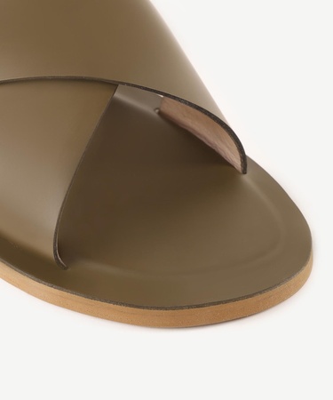  YARGICI Çapraz Bantlı Deri Terlik