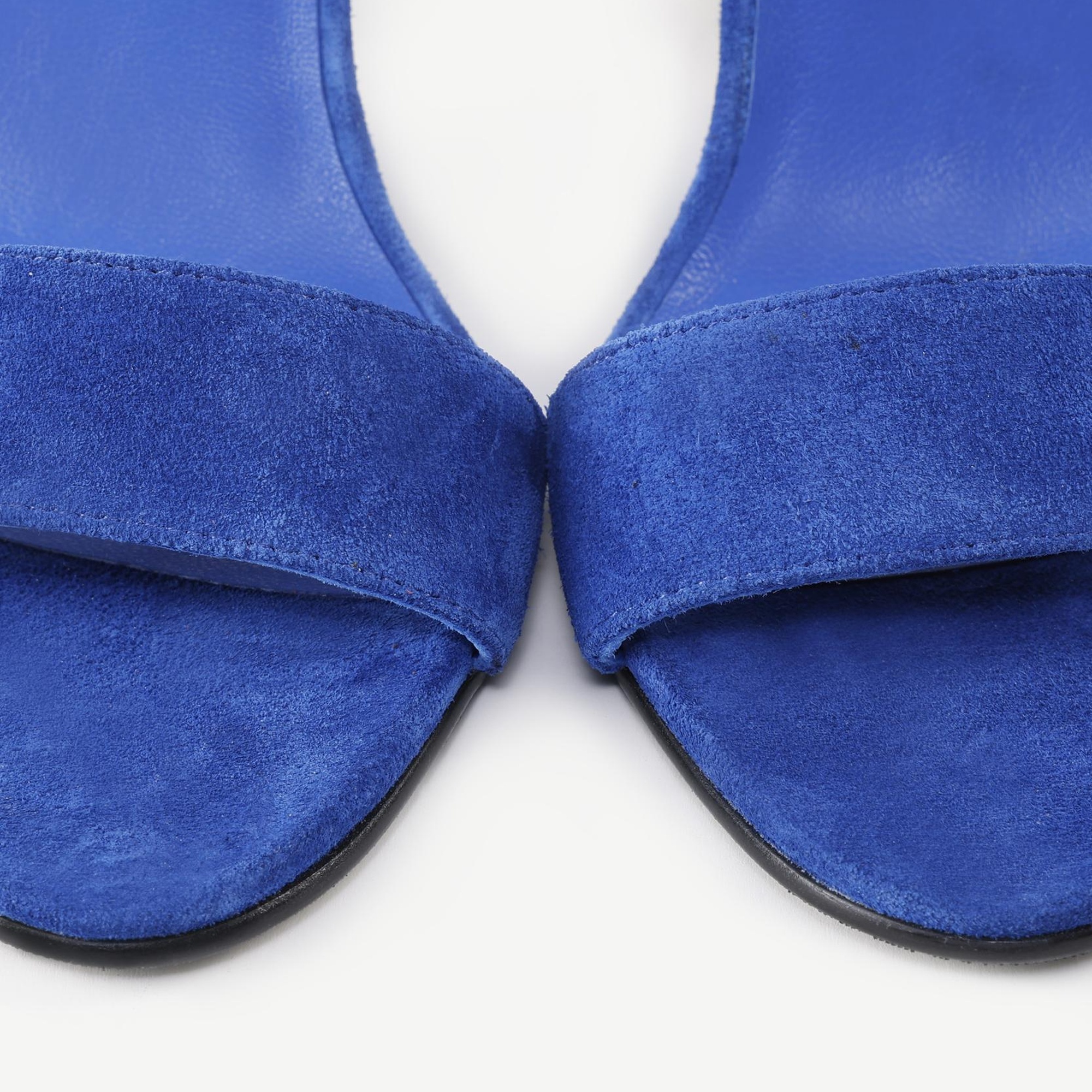 YARGICI Fiyonk Detaylı Deri Topuklu Ayakkabı