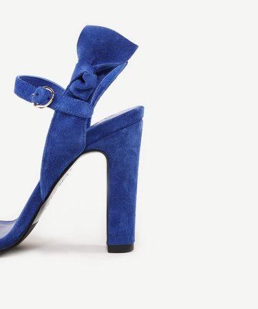  YARGICI Fiyonk Detaylı Deri Topuklu Ayakkabı