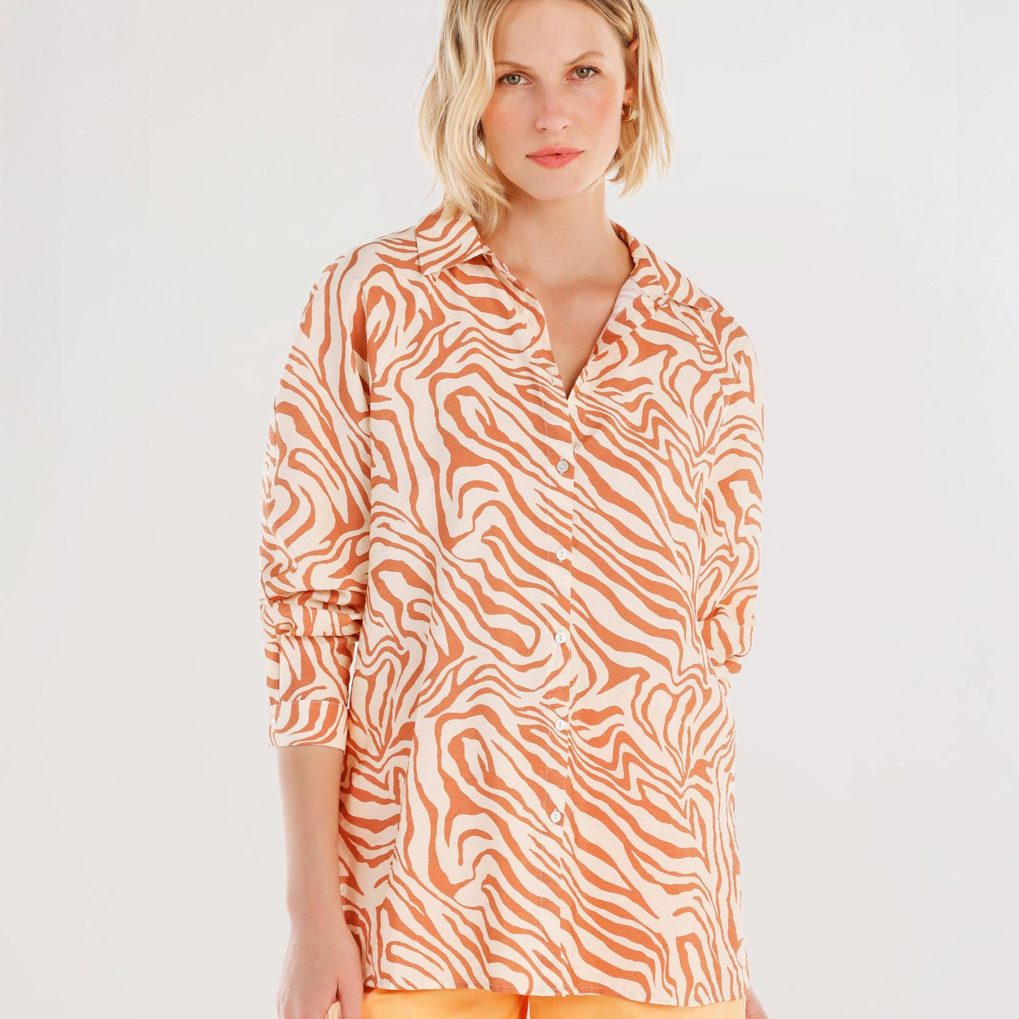 YARGICI Geniş Yaka Uzun Kol Gömlek