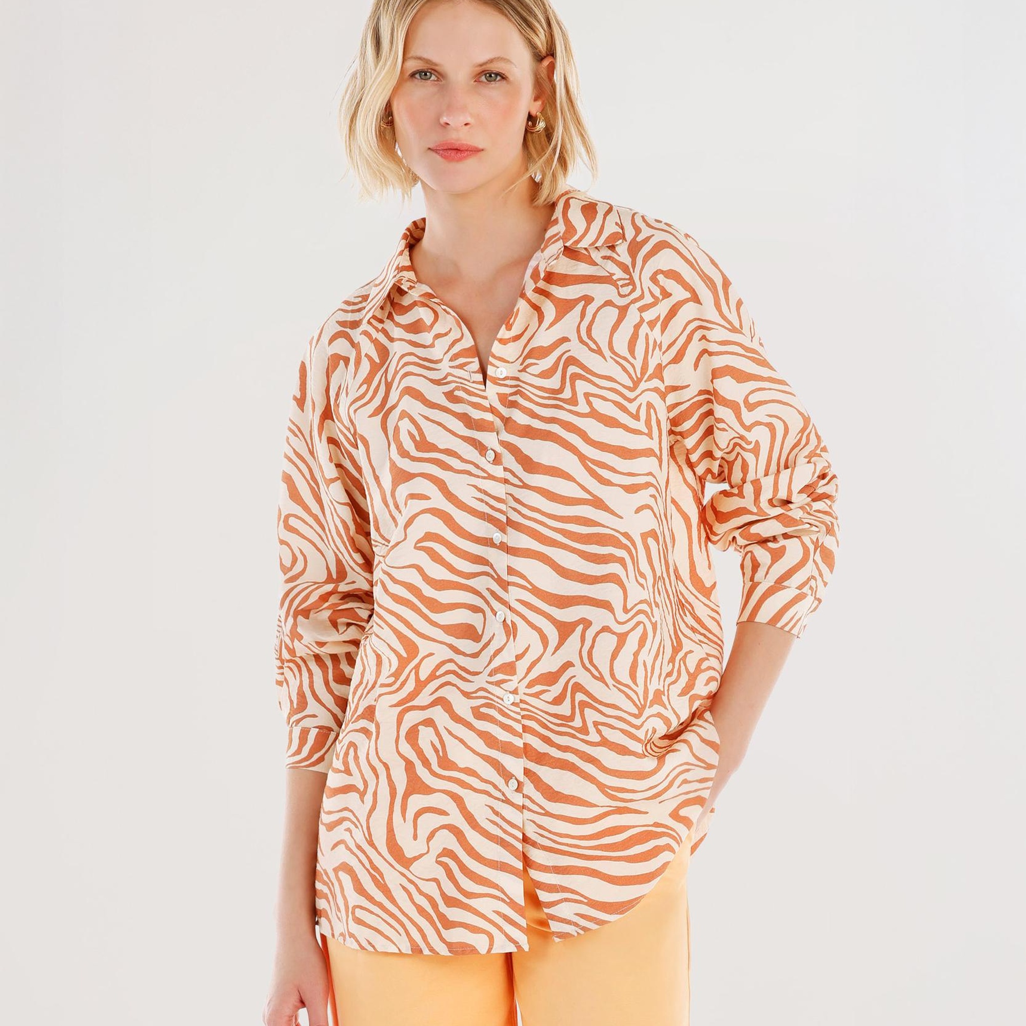 YARGICI Geniş Yaka Uzun Kol Gömlek