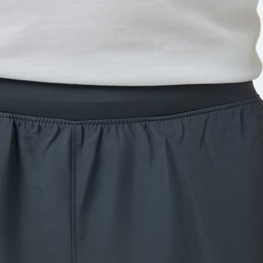  Under Armour Launch 5 Erkek Gri Koşu Şortu