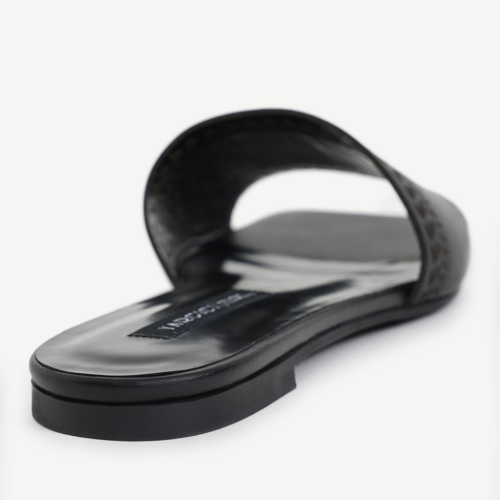 YARGICI Lazer Kesim Deri Düz Terlik