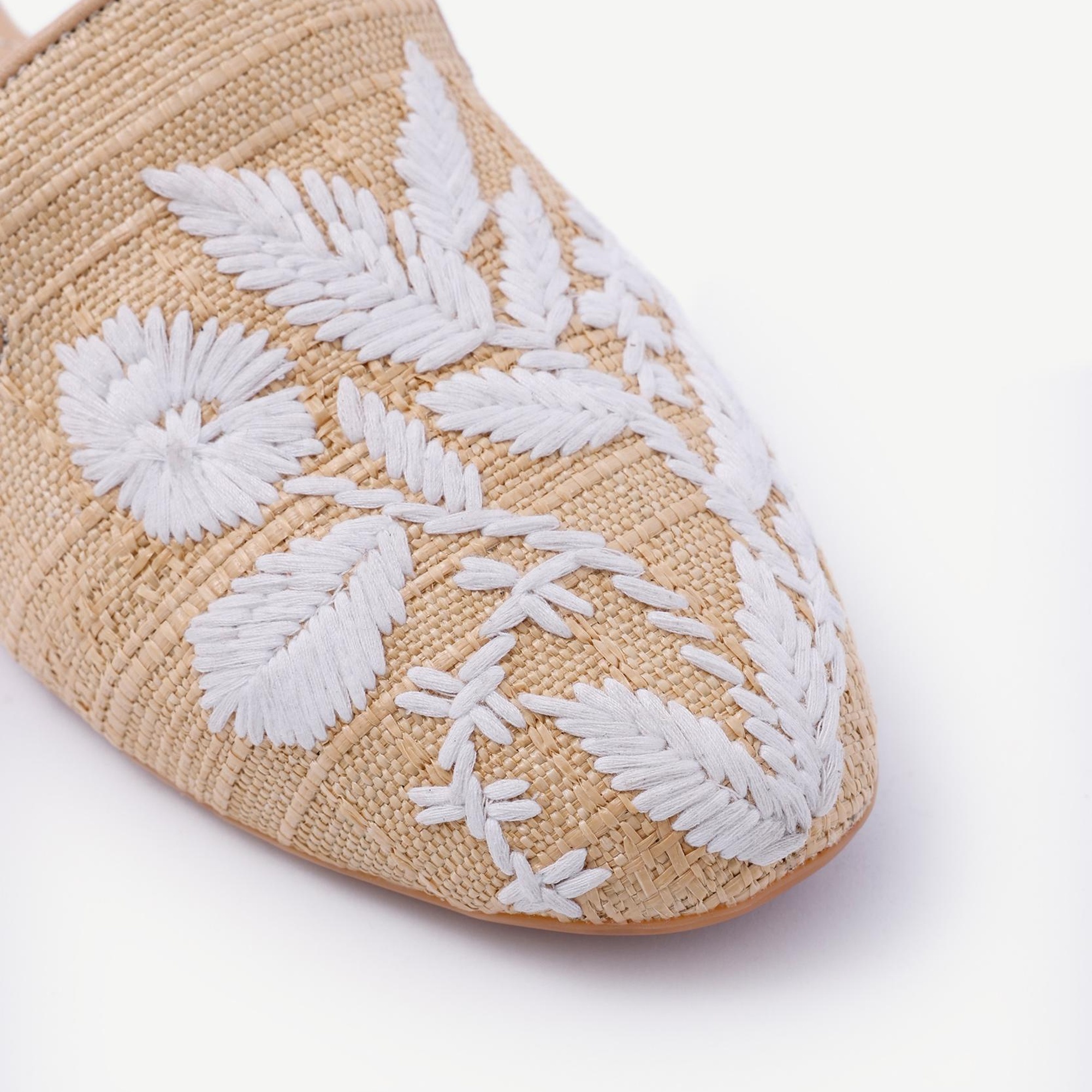 YARGICI Nakış Detaylı Önü Kapalı Terlik