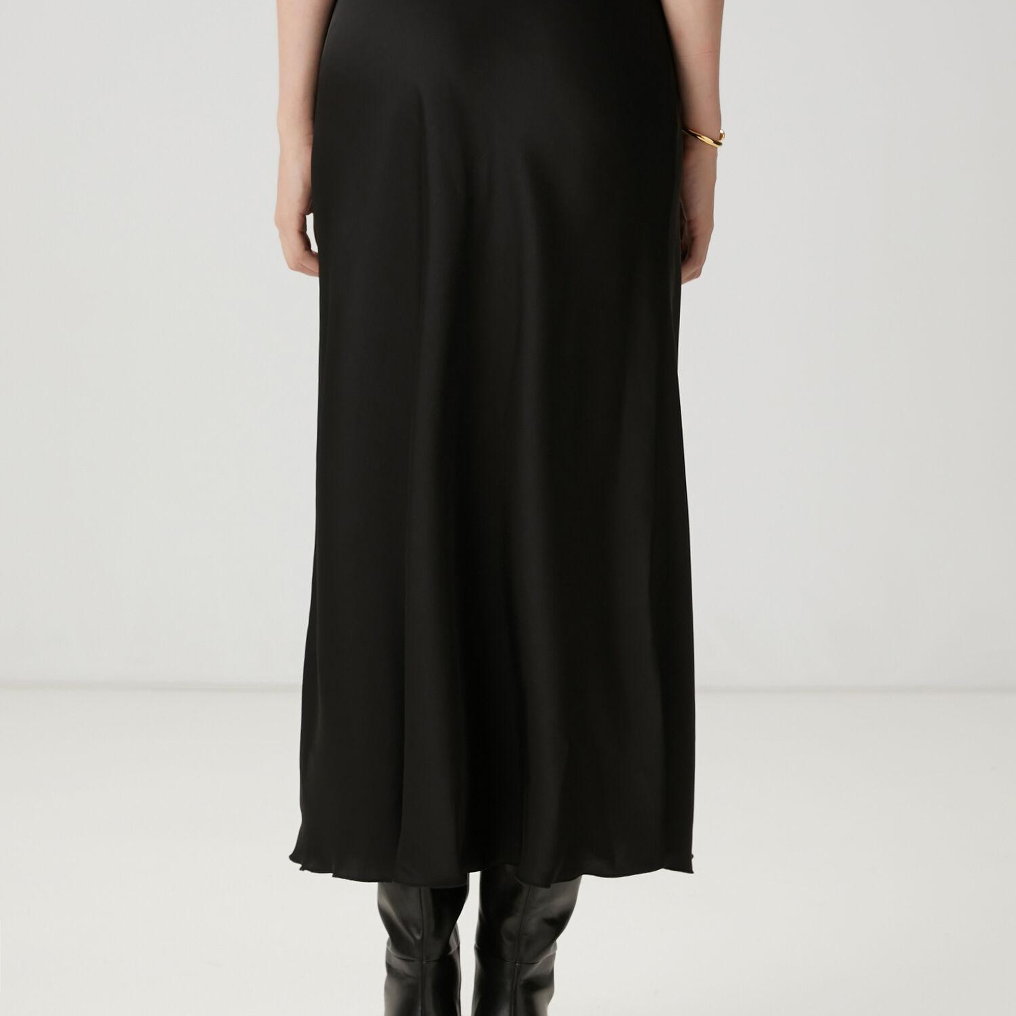 Beymen Club Kadın Siyah Midi Saten Evaze Etek