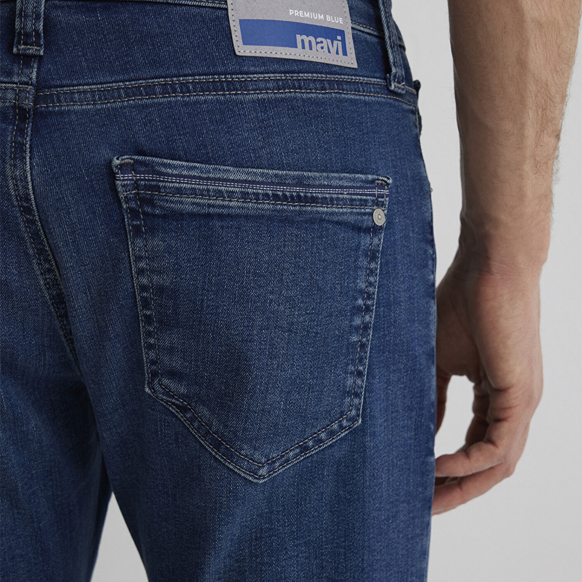 Mavi Jake Premium Blue Gölgeli Koyu Mavi Jean Pantolon 0042288222