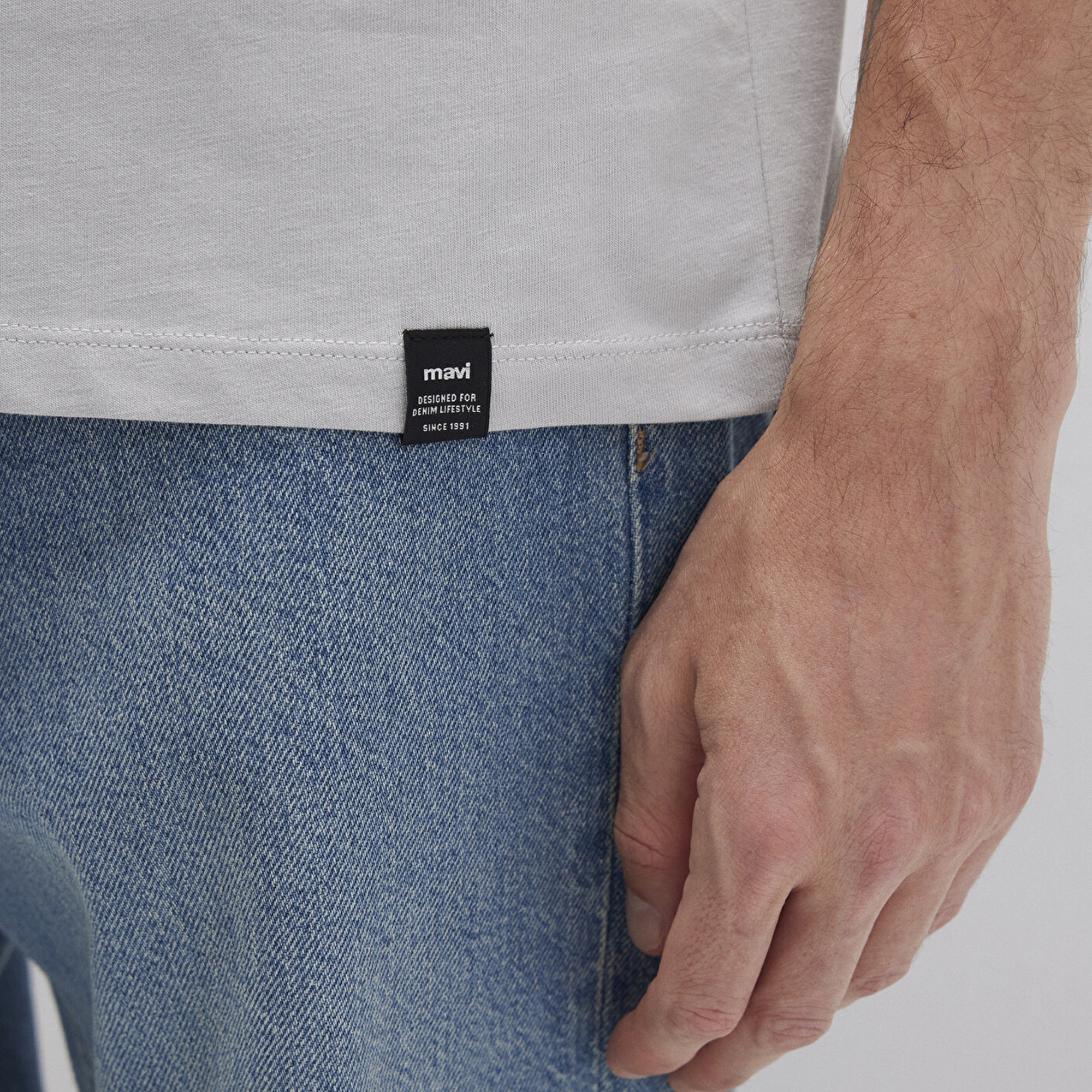 Mavi Etiket Detaylı Gri Basic Tişört Loose Fit / Bol Rahat Kesim 0611824-70075