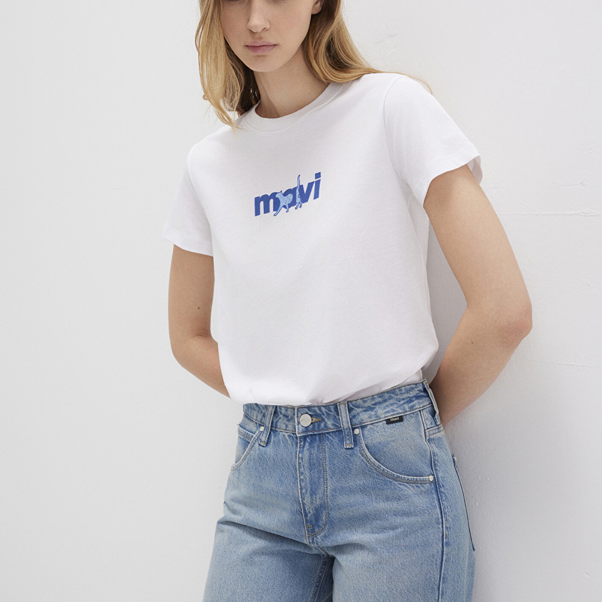 Mavi Mavi Kedi Baskılı Beyaz Tişört Semi Slim Fit / Yarı Dar Kesim 1613287-620