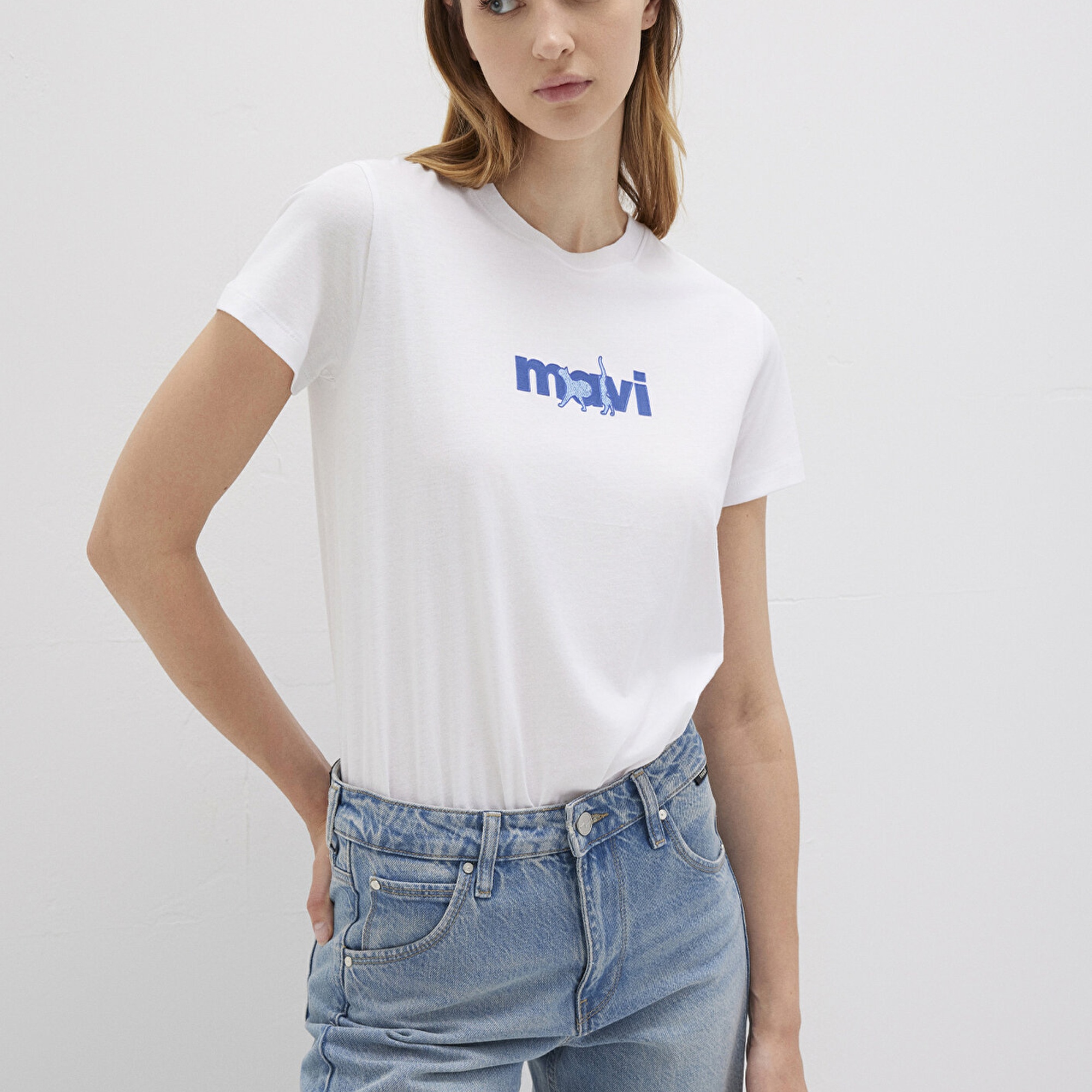 Mavi Mavi Kedi Baskılı Beyaz Tişört Semi Slim Fit / Yarı Dar Kesim 1613287-620
