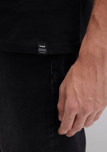  Mavi Etiket Detaylı Siyah Basic Tişört Loose Fit / Bol Rahat Kesim 0611824-900