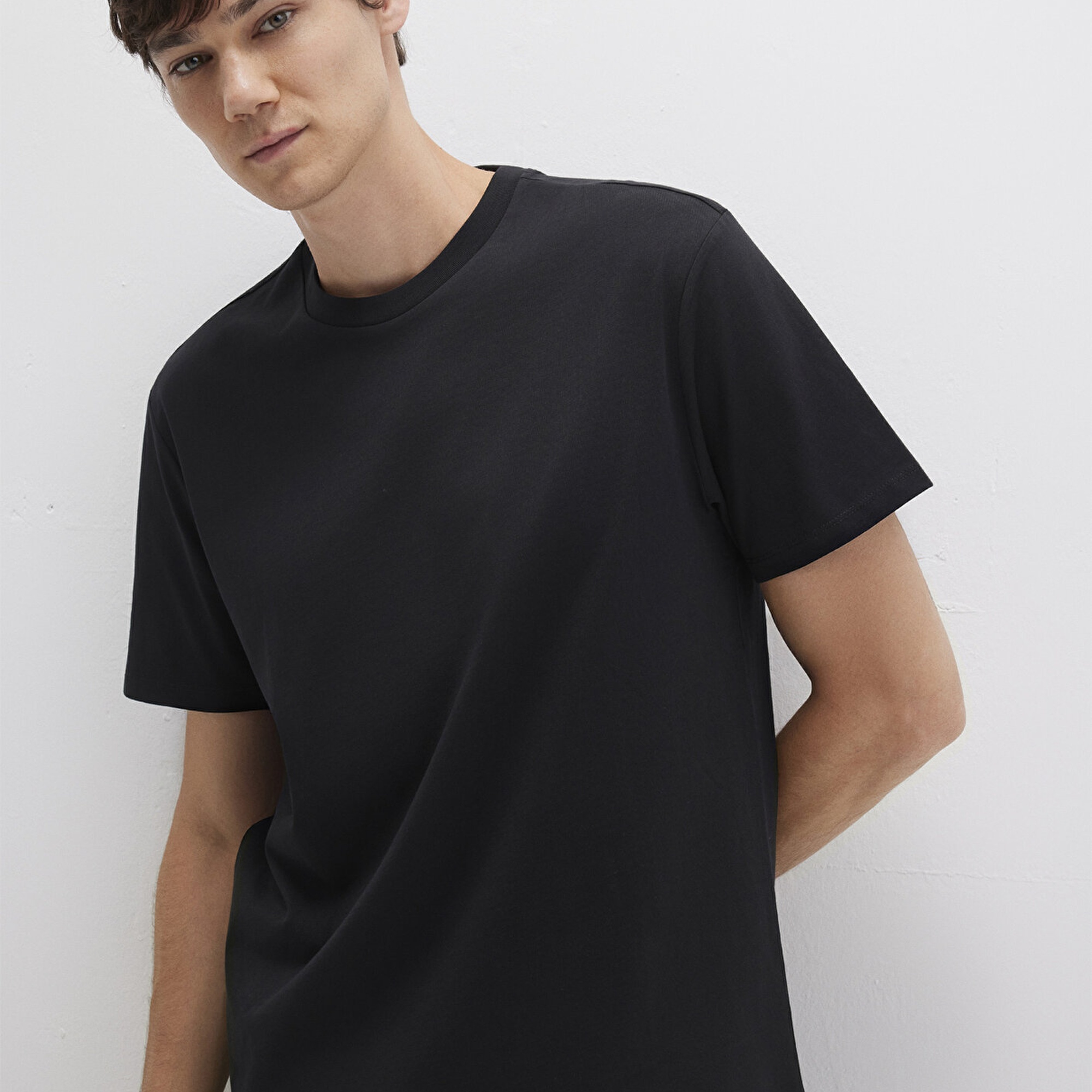 Mavi Etiket Detaylı Siyah Basic Tişört Loose Fit / Bol Rahat Kesim 0611824-900