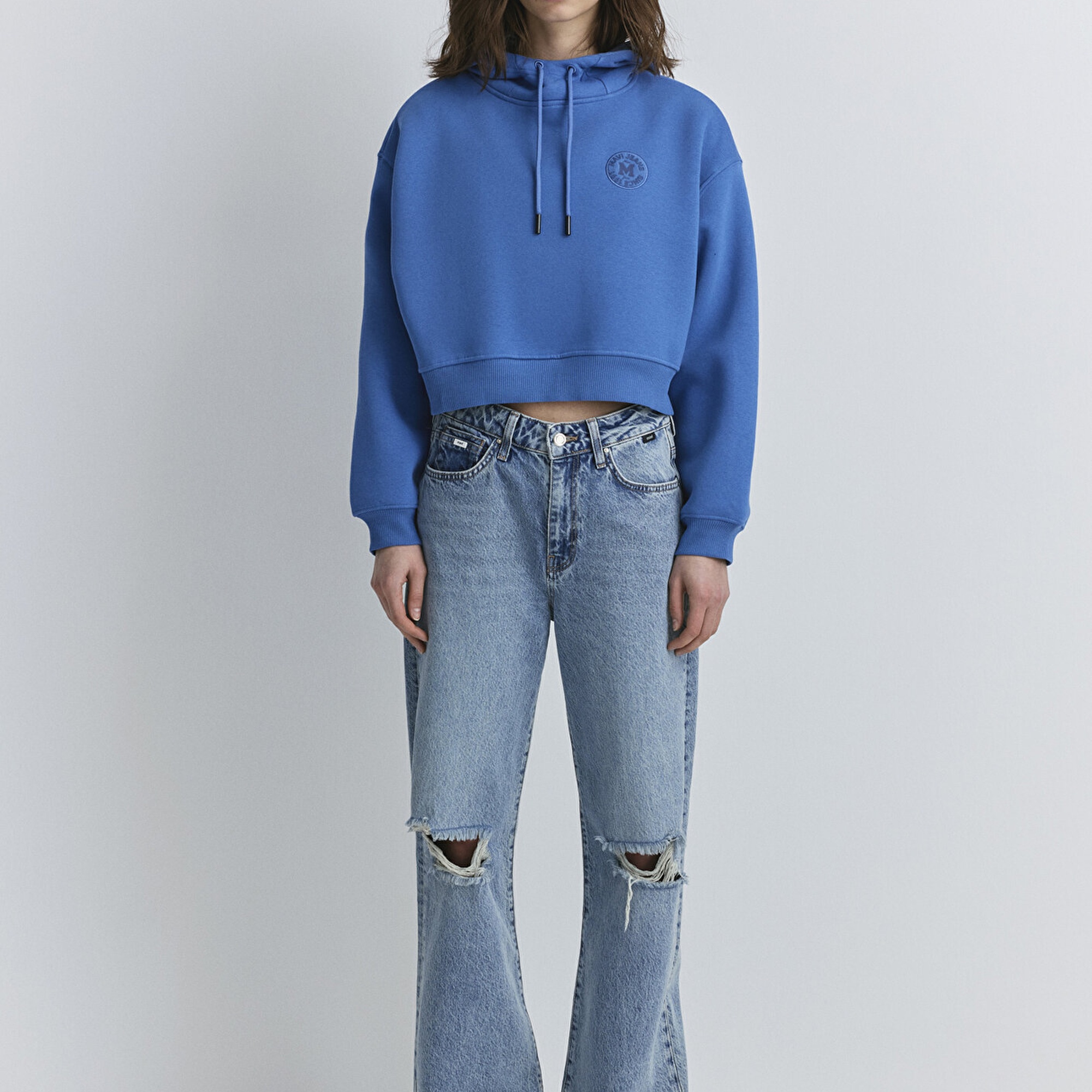 Mavi Mavi Patch Logo Kapüşonlu Mavi Crop Sweatshirt 1S10305-70885