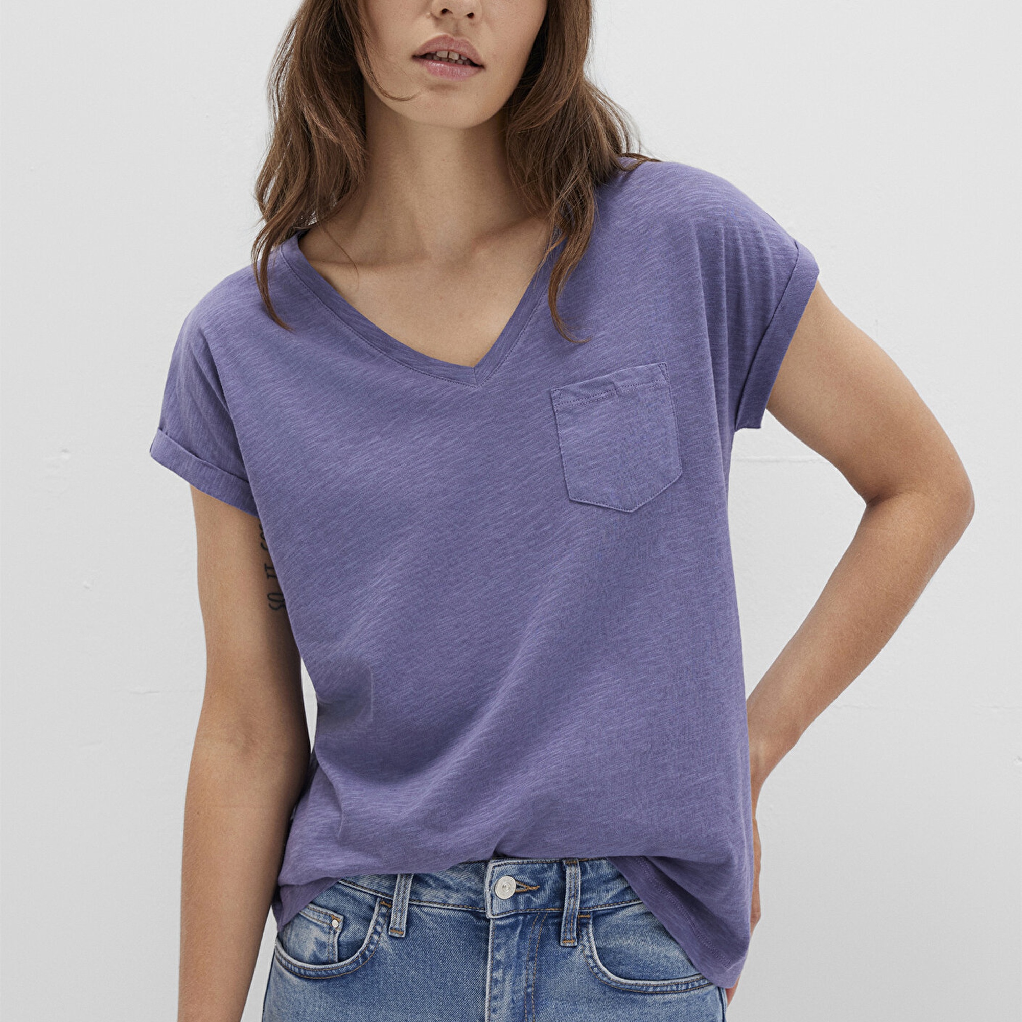 Mavi V Yaka Mor Basic Tişört Loose Fit / Bol Rahat Kesim 1600961-70608