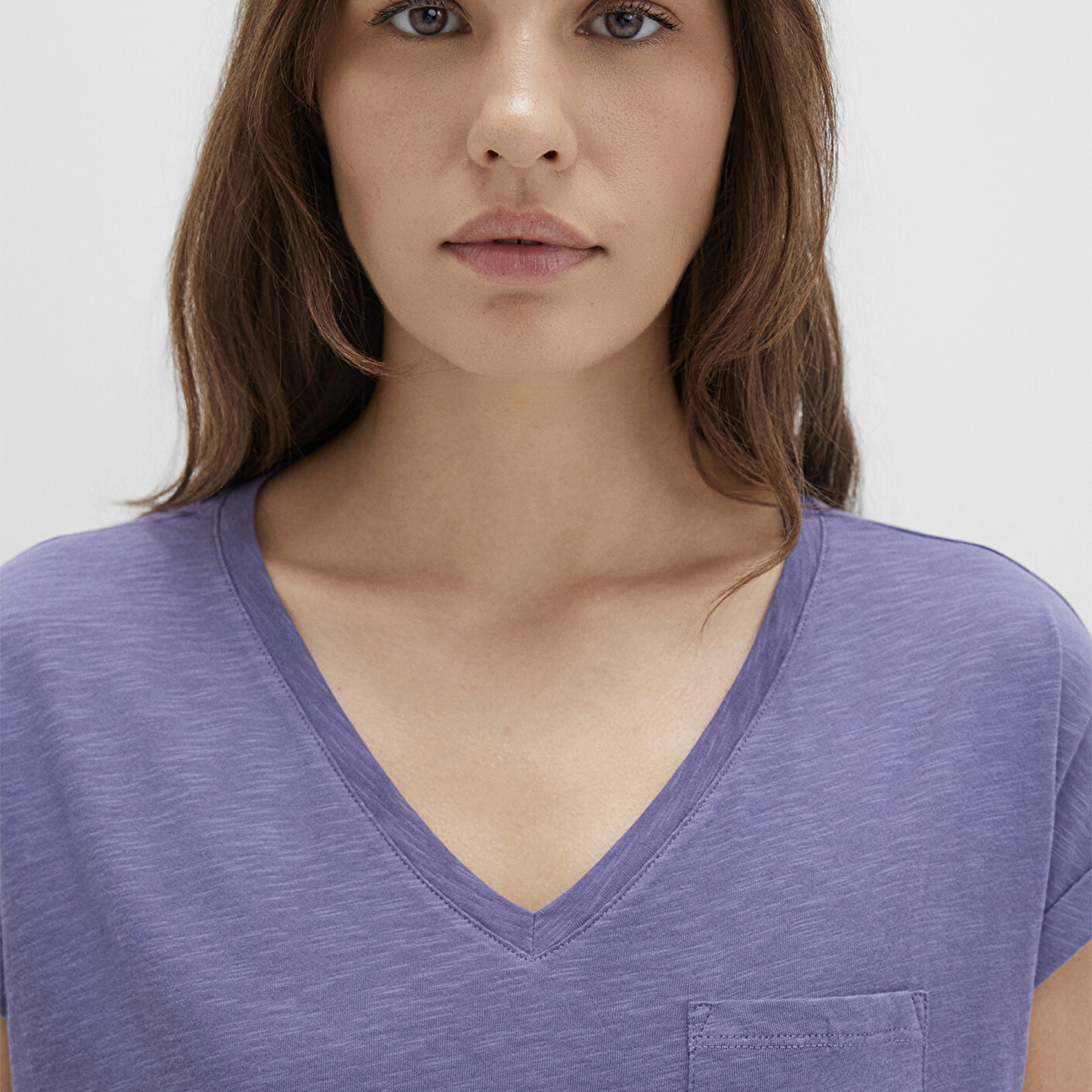 Mavi V Yaka Mor Basic Tişört Loose Fit / Bol Rahat Kesim 1600961-70608