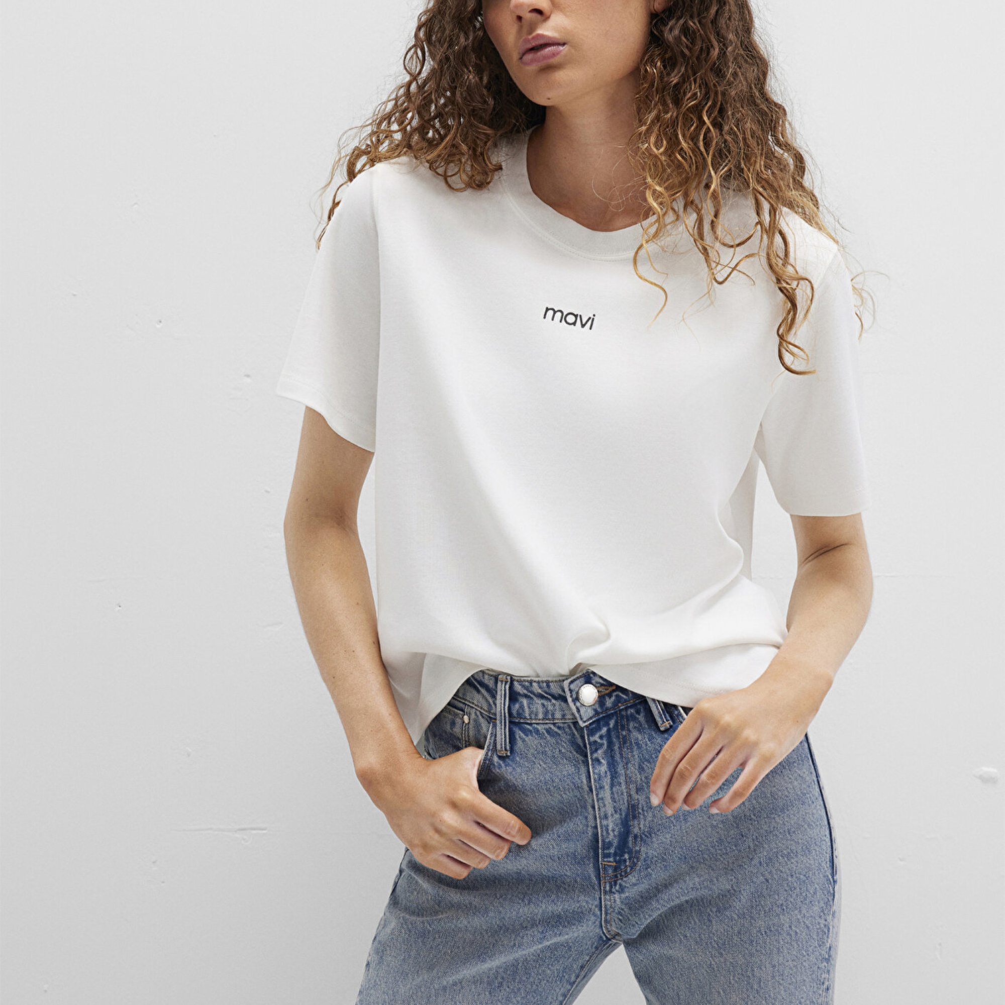 Mavi Mavi Logo Baskılı Beyaz Tişört Loose Fit / Bol Rahat Kesim 1612829-80194