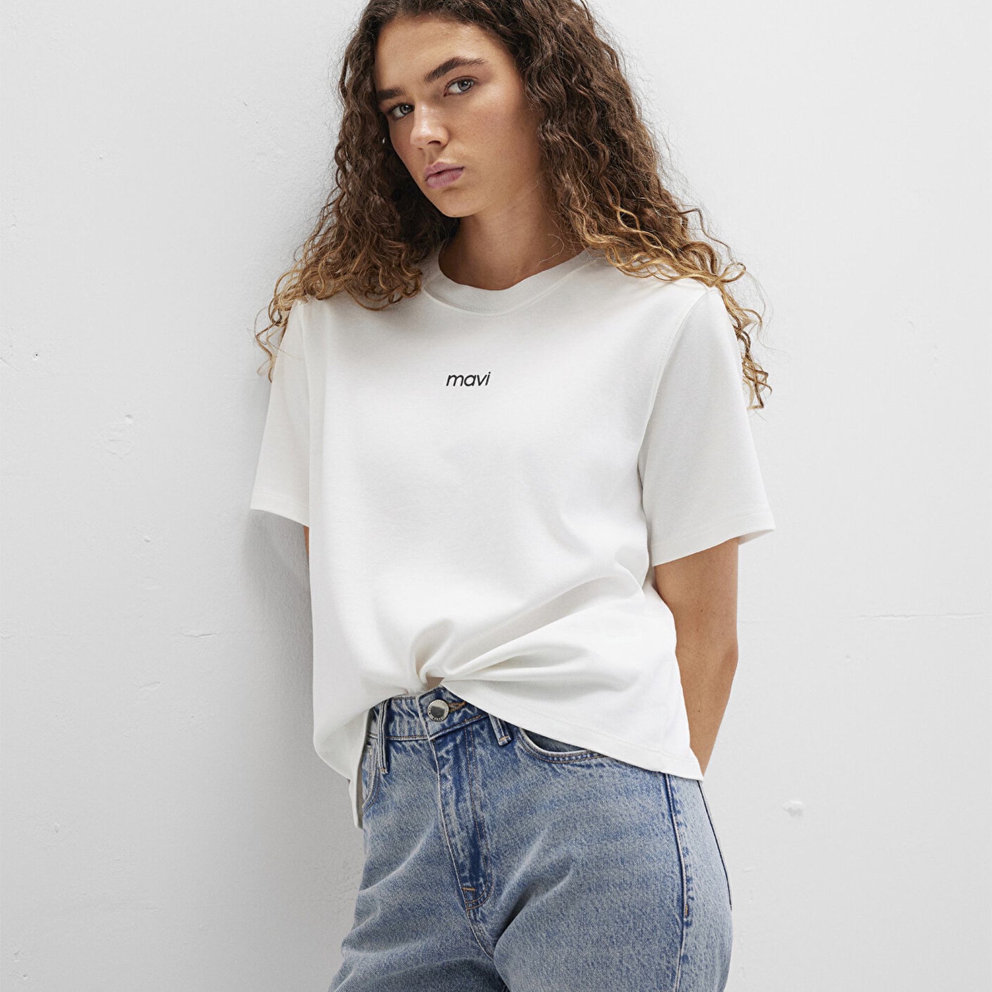 Mavi Mavi Logo Baskılı Beyaz Tişört Loose Fit / Bol Rahat Kesim 1612829-80194