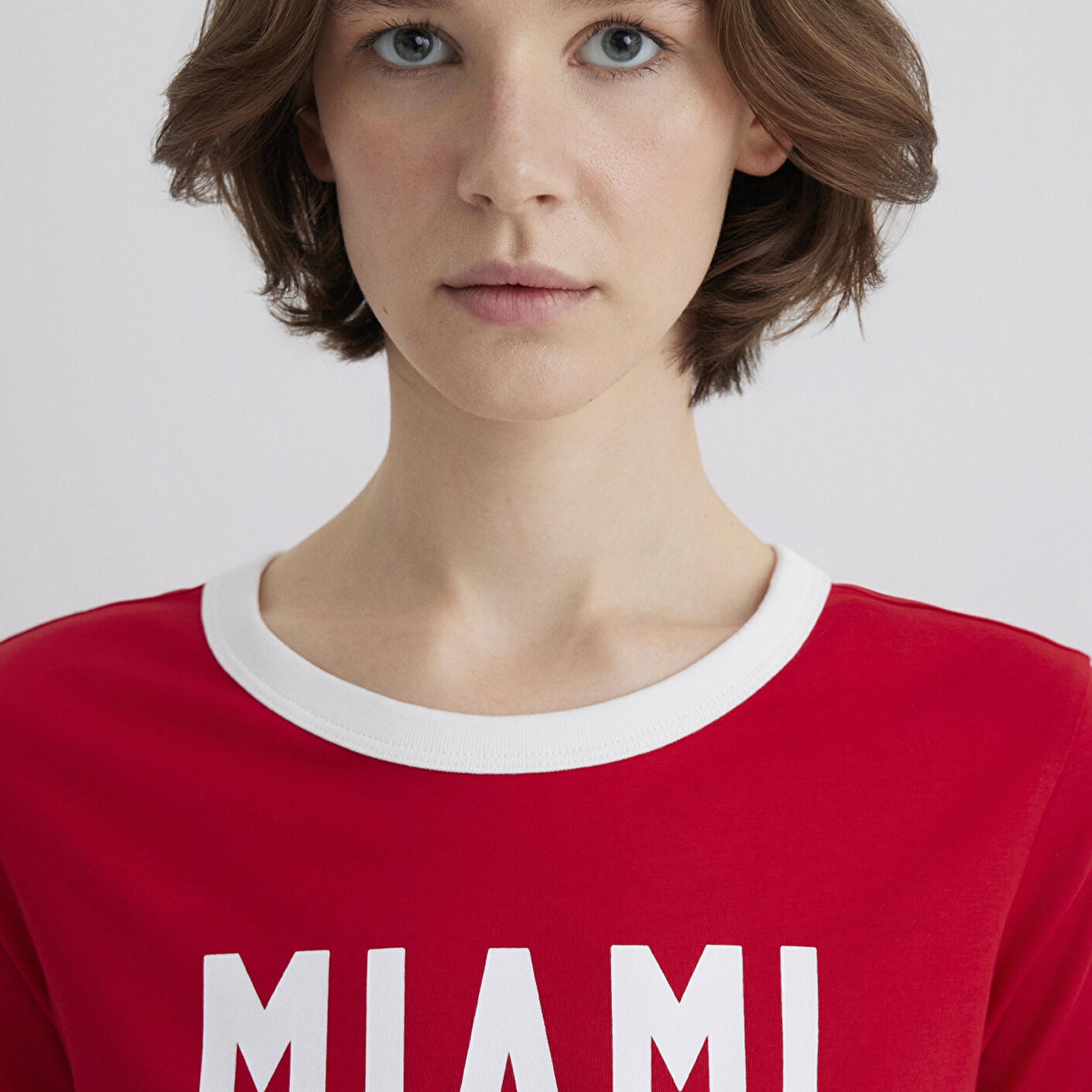 Mavi Florida Baskılı Beyaz Biyeli Kırmızı Tişört Slim Fit / Dar Kesim 1613062-70467