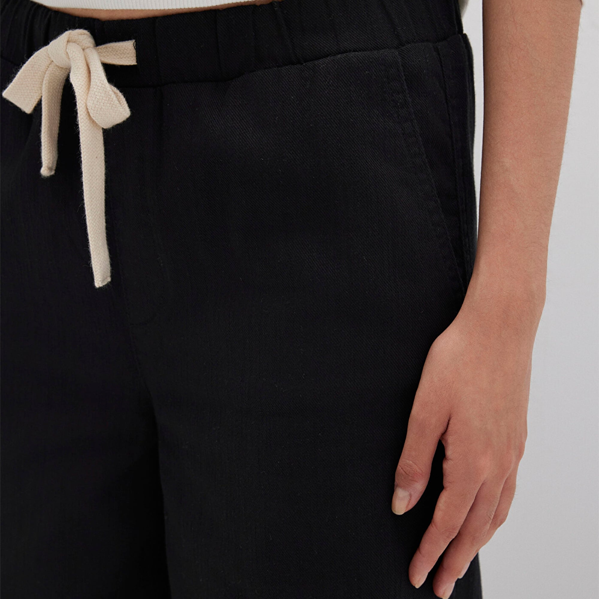 Mavi Beli Bağcıklı Siyah  Pantolon 1010945-900