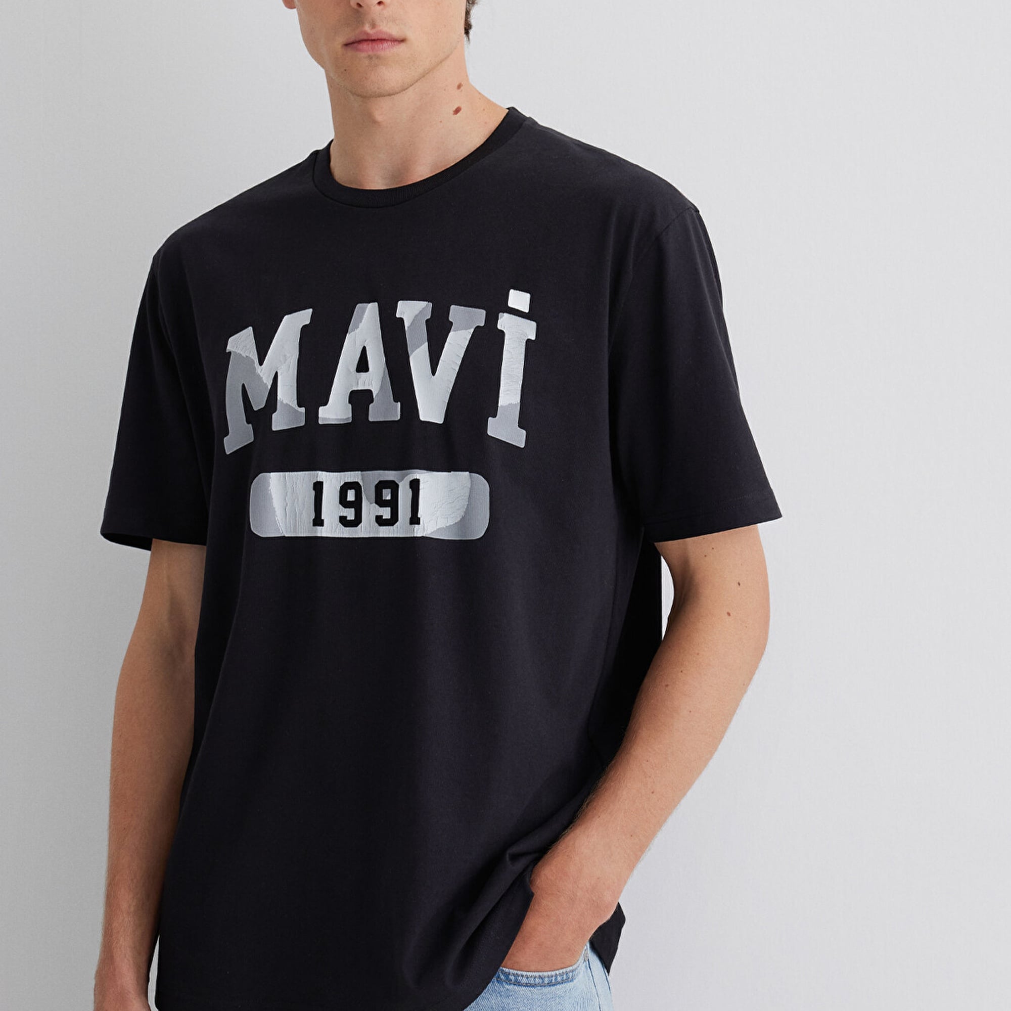 Mavi 1991 Baskılı Siyah Tişört Loose Fit / Bol Rahat Kesim 0612573-900