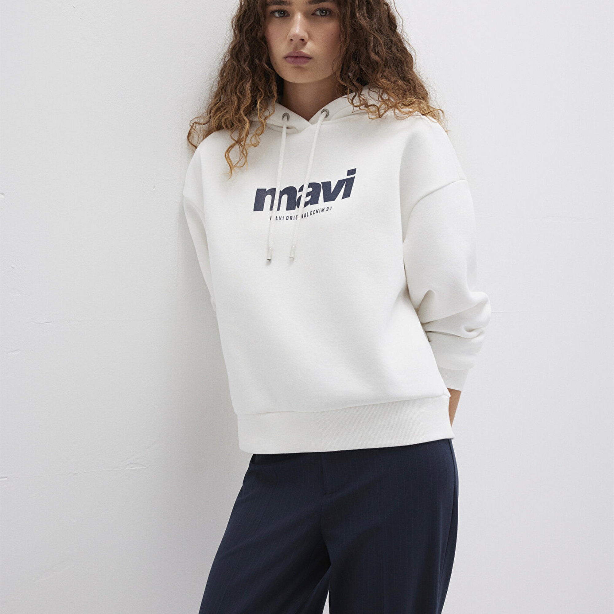 Mavi Mavi Logo Baskılı Kapüşonlu Ekru Sweatshirt 168334-81964