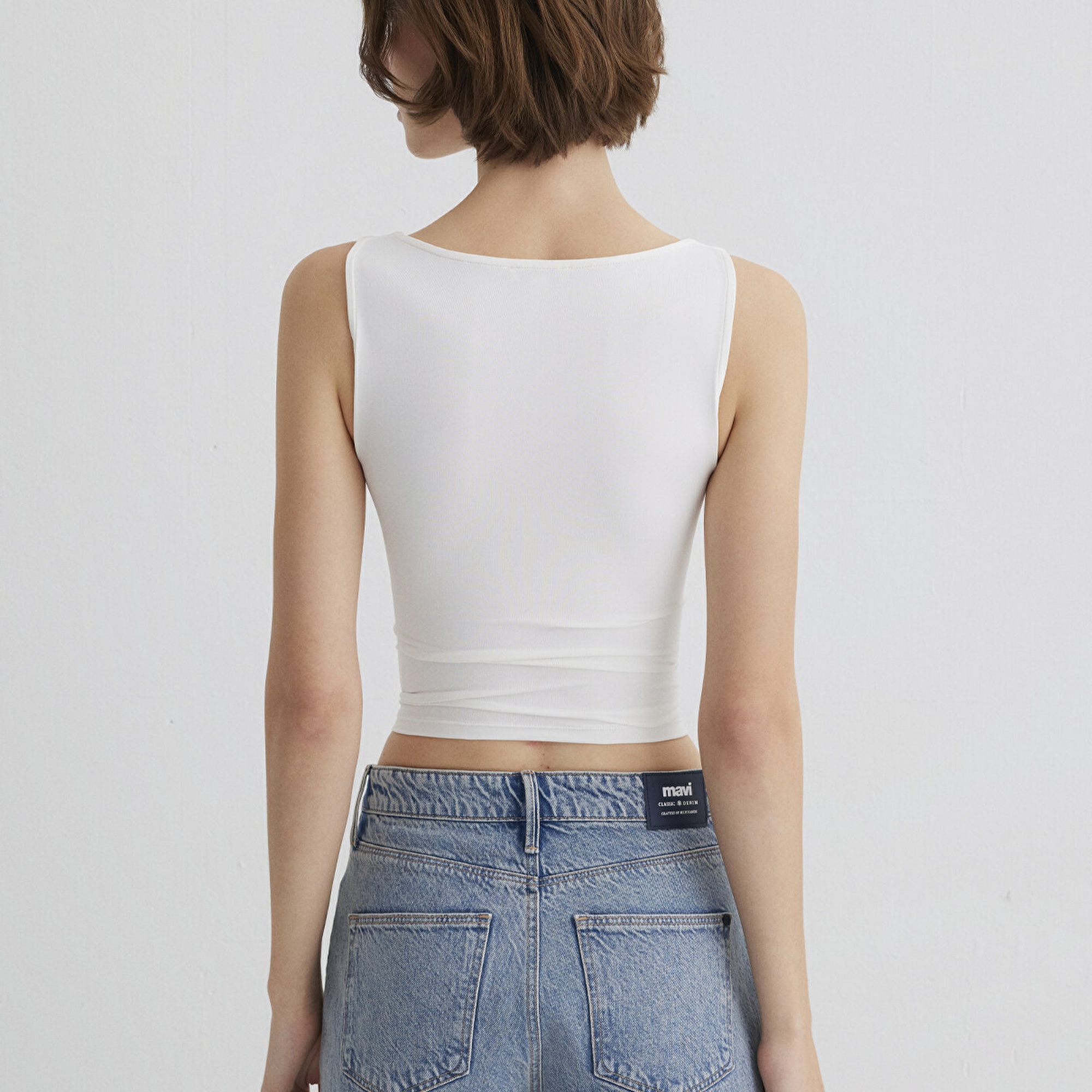 Mavi Kayık Yaka Beyaz Poliamid Top Fitted / Vücuda Oturan Kesim 1613497-70057