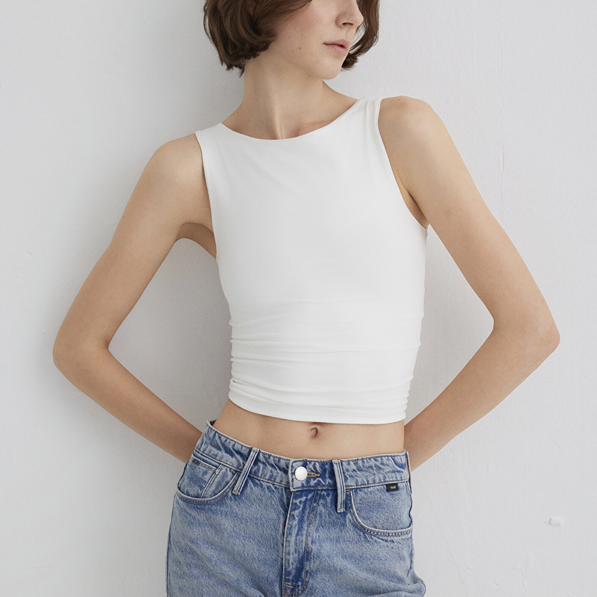 Mavi Kayık Yaka Beyaz Poliamid Top Fitted / Vücuda Oturan Kesim 1613497-70057