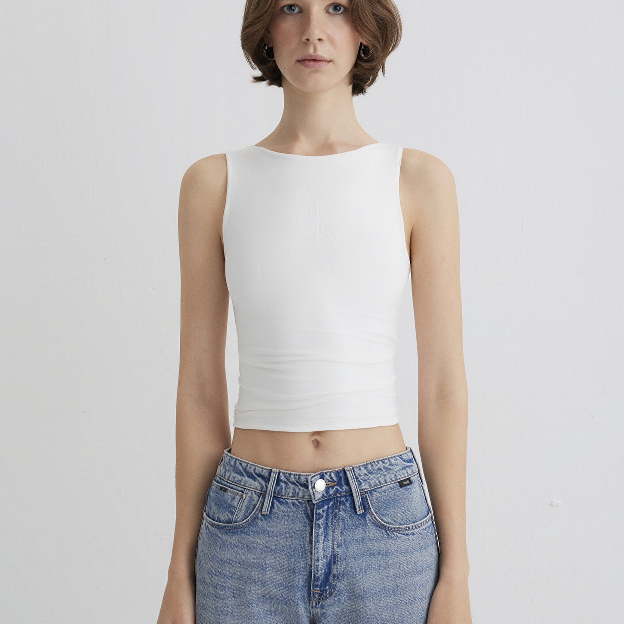 Mavi Kayık Yaka Beyaz Poliamid Top Fitted / Vücuda Oturan Kesim 1613497-70057