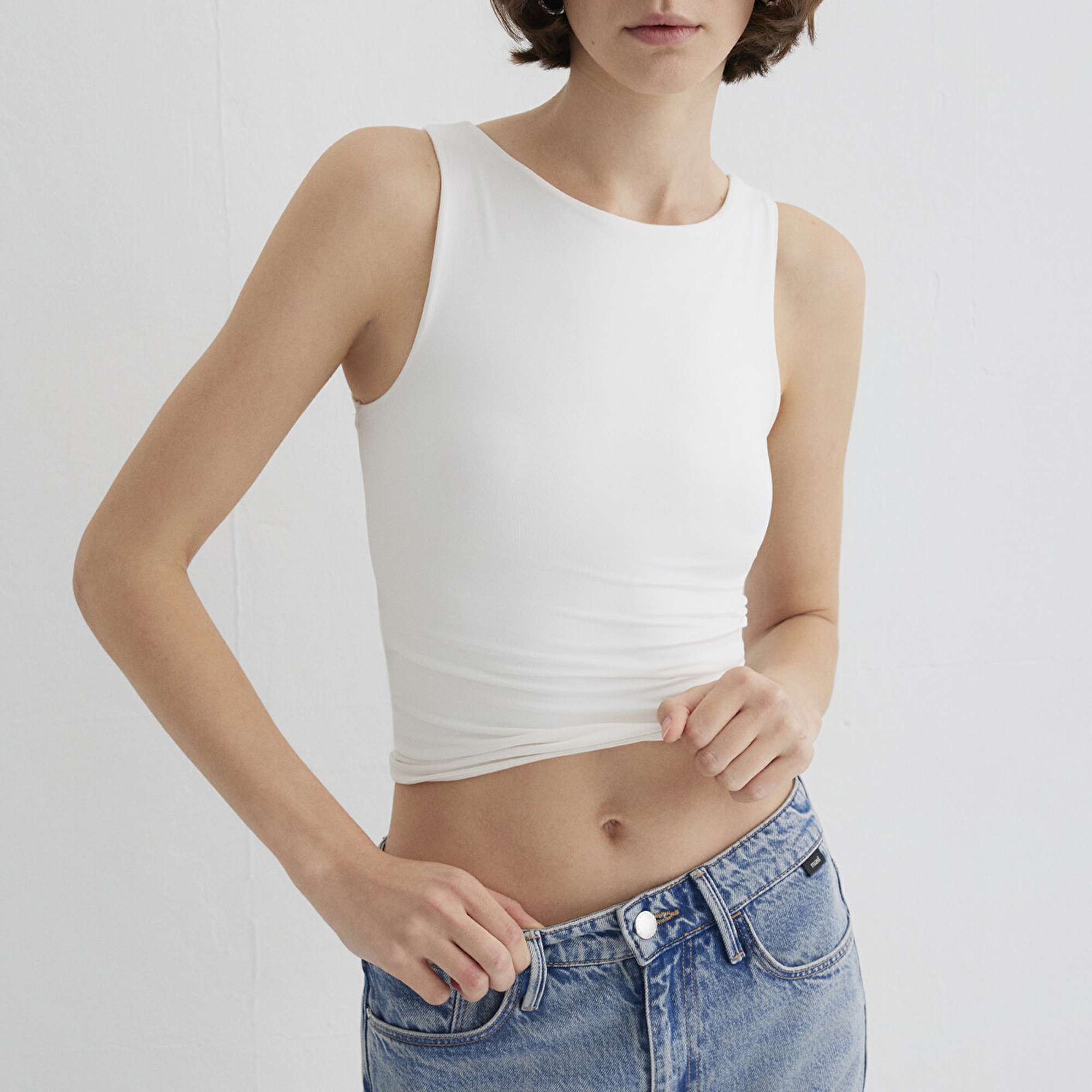 Mavi Kayık Yaka Beyaz Poliamid Top Fitted / Vücuda Oturan Kesim 1613497-70057