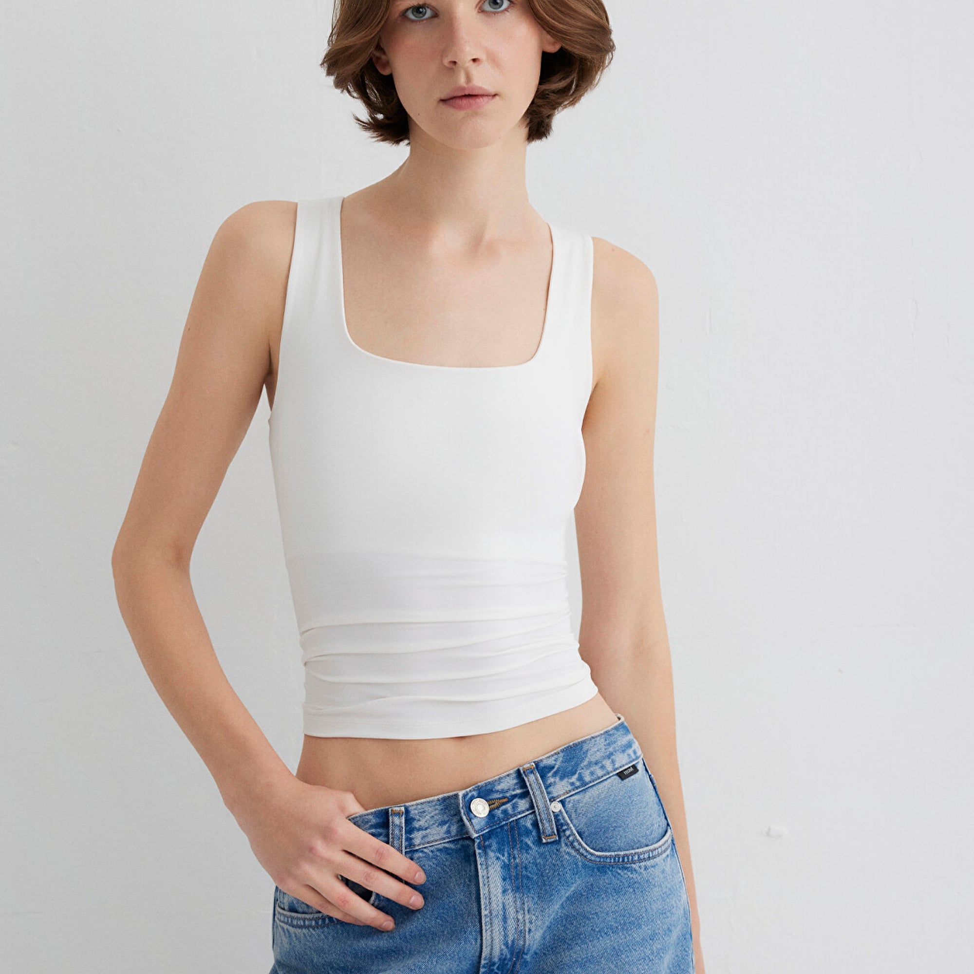 Mavi Kare Yaka Beyaz Poliamid Atlet Fitted / Vücuda Oturan Kesim 1613498-70057