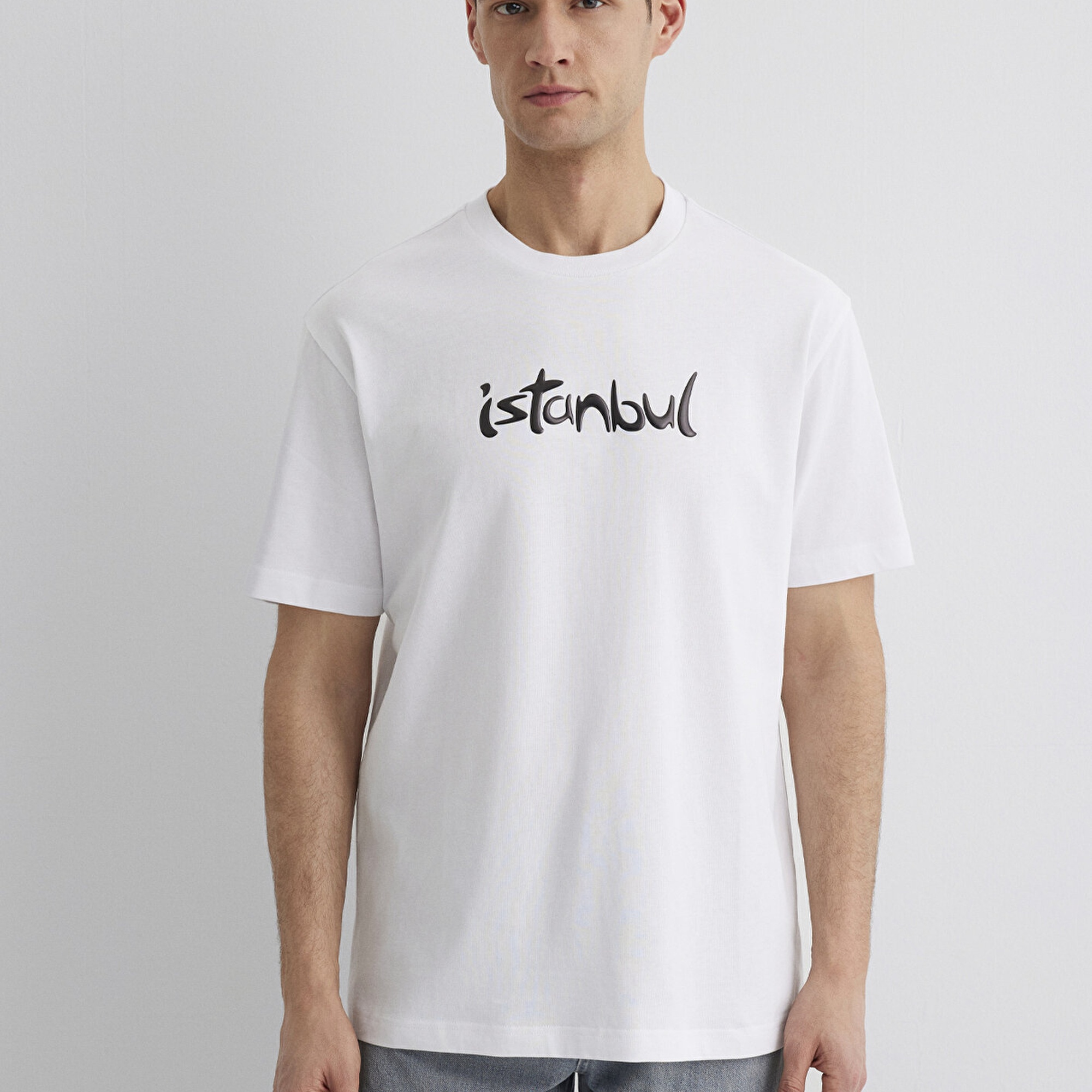 Mavi İstanbul Baskılı Beyaz Tişört Loose Fit / Bol Rahat Kesim 0613002-620