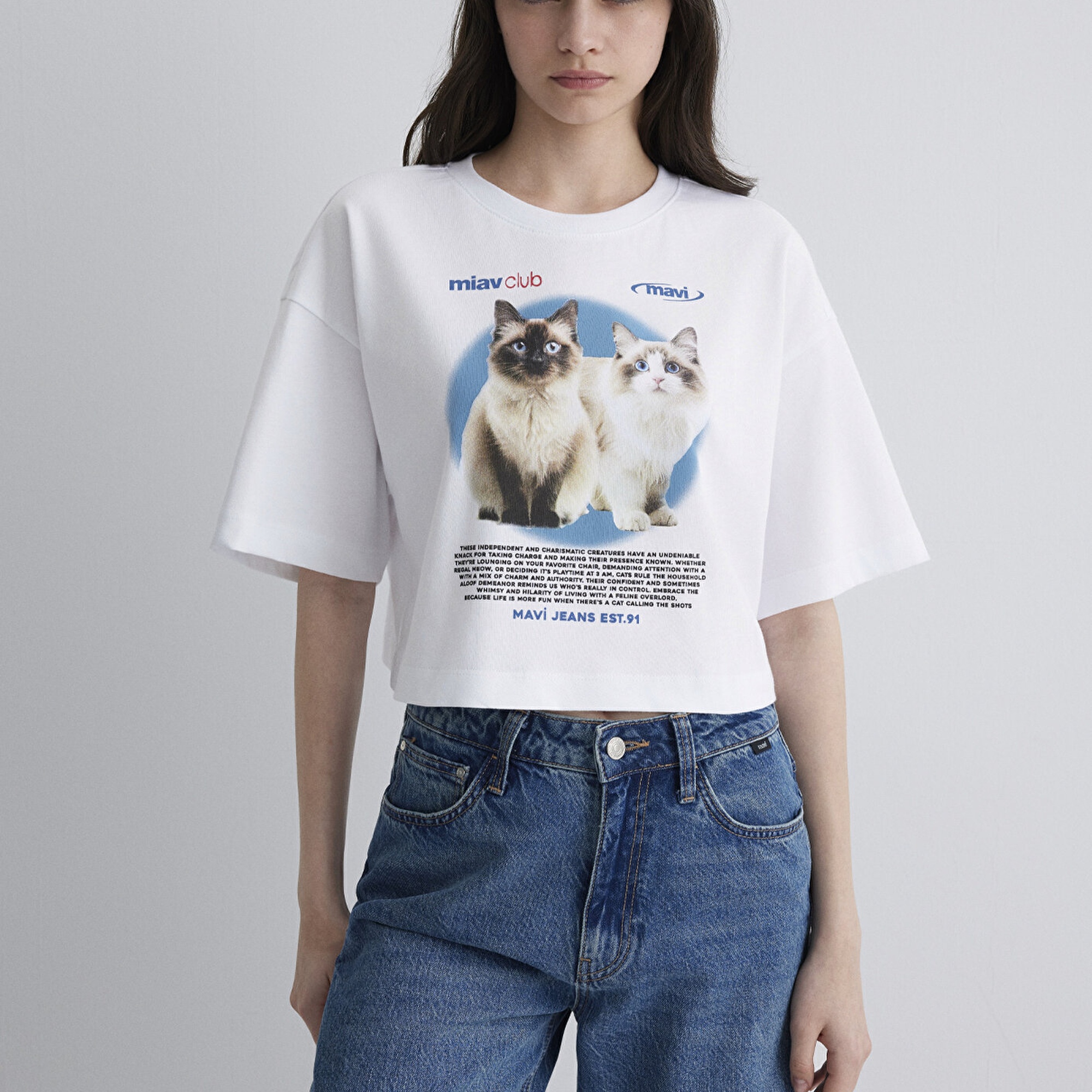 Mavi Kedi Baskılı Beyaz Tişört Crop / Kısa Kesim 1613098-620